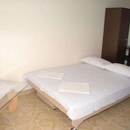 Guest House Evropa 2 Ulcinj Extérieur photo