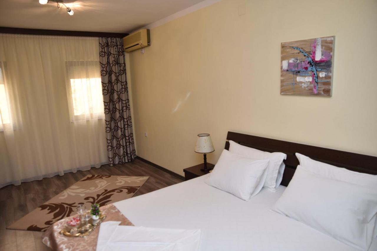 Guest House Evropa 2 Ulcinj Extérieur photo