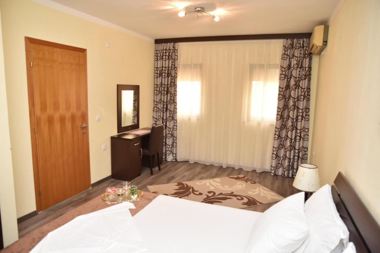 Guest House Evropa 2 Ulcinj Extérieur photo