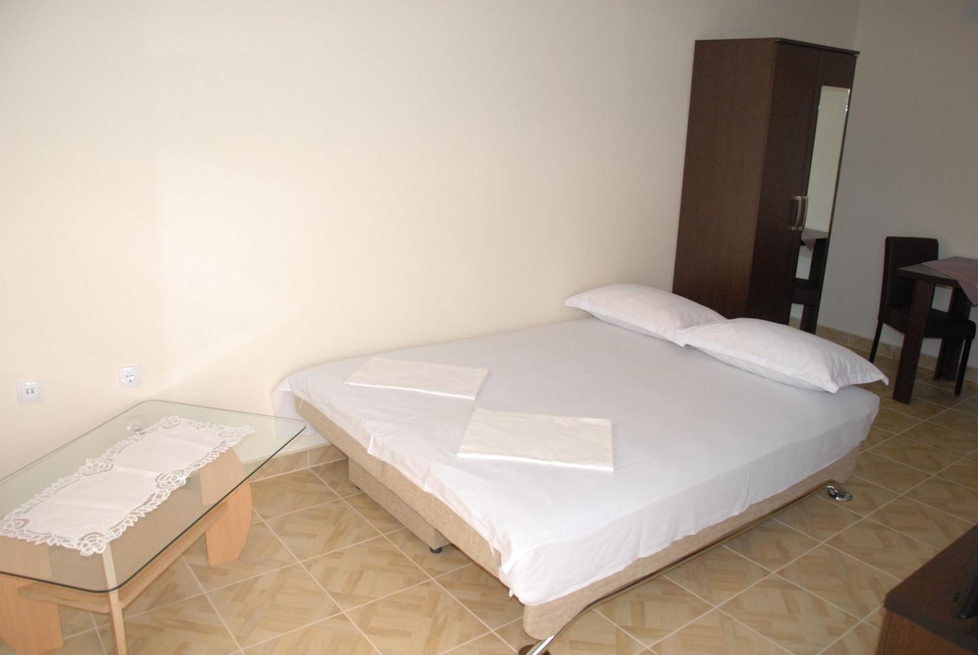 Guest House Evropa 2 Ulcinj Extérieur photo