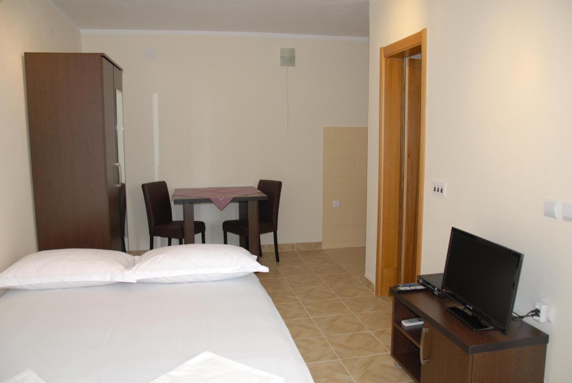 Guest House Evropa 2 Ulcinj Extérieur photo