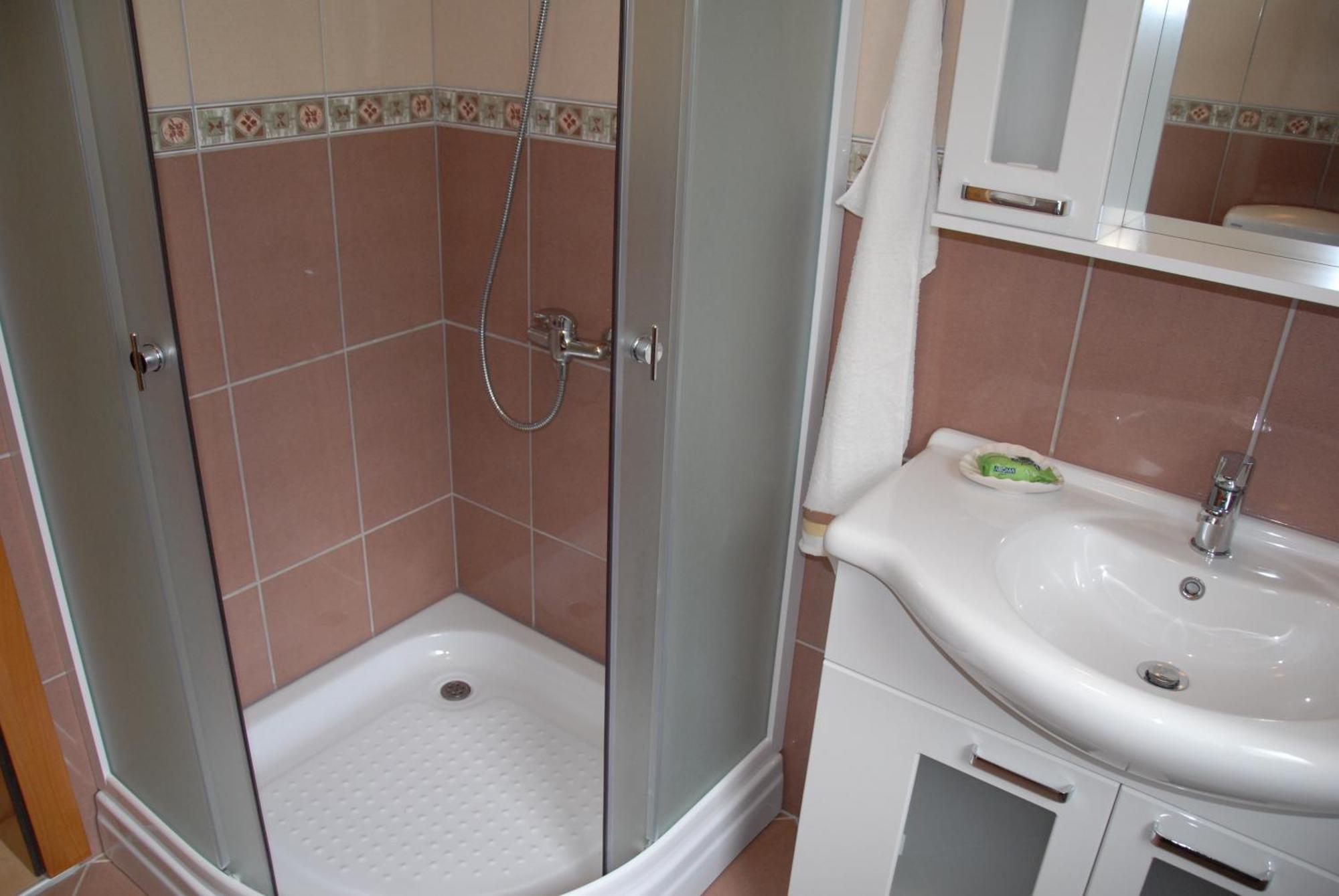 Guest House Evropa 2 Ulcinj Extérieur photo