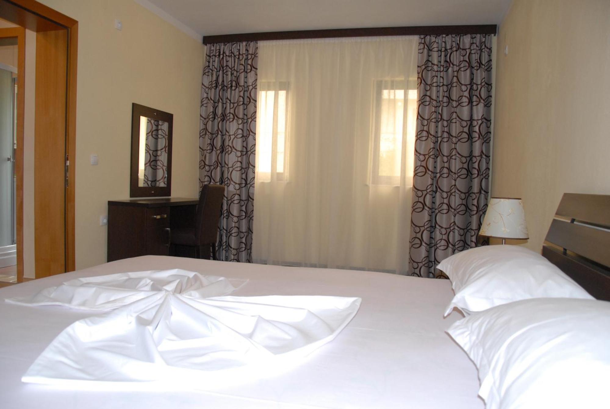Guest House Evropa 2 Ulcinj Extérieur photo