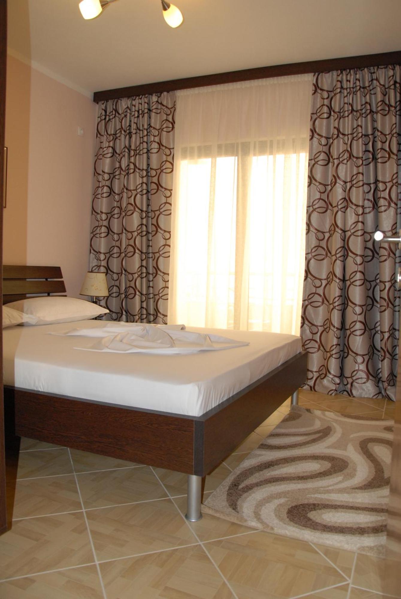 Guest House Evropa 2 Ulcinj Extérieur photo