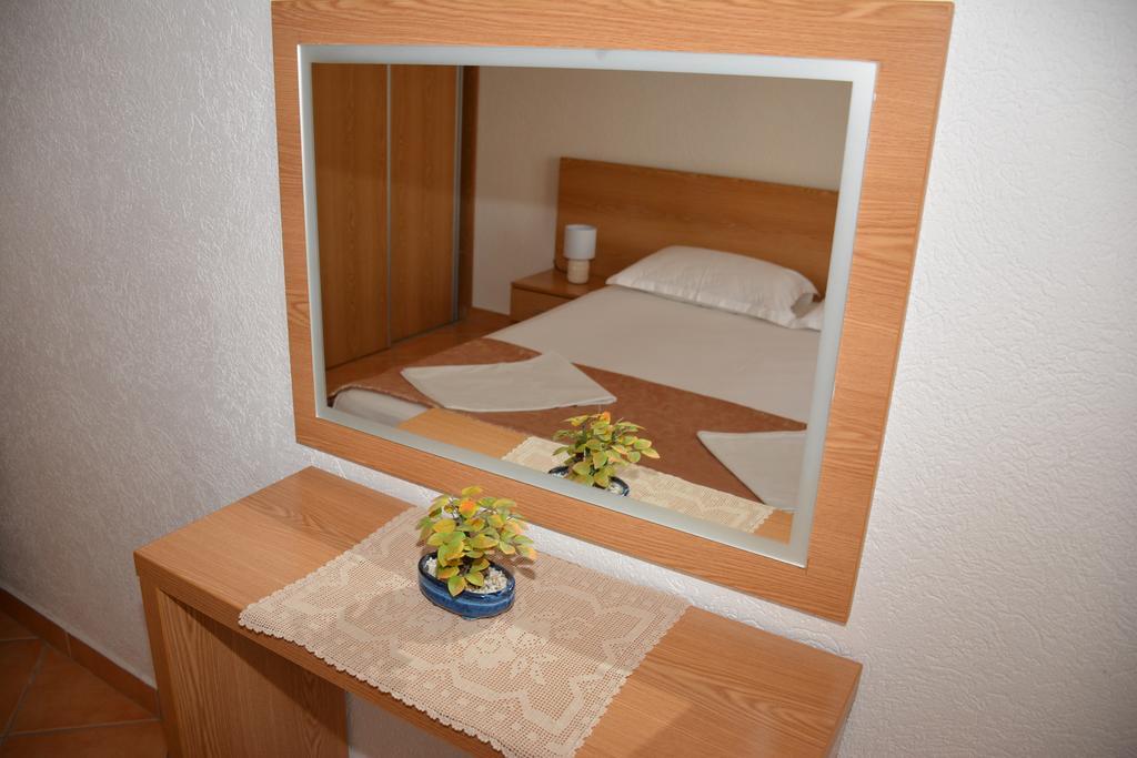 Guest House Evropa 2 Ulcinj Extérieur photo