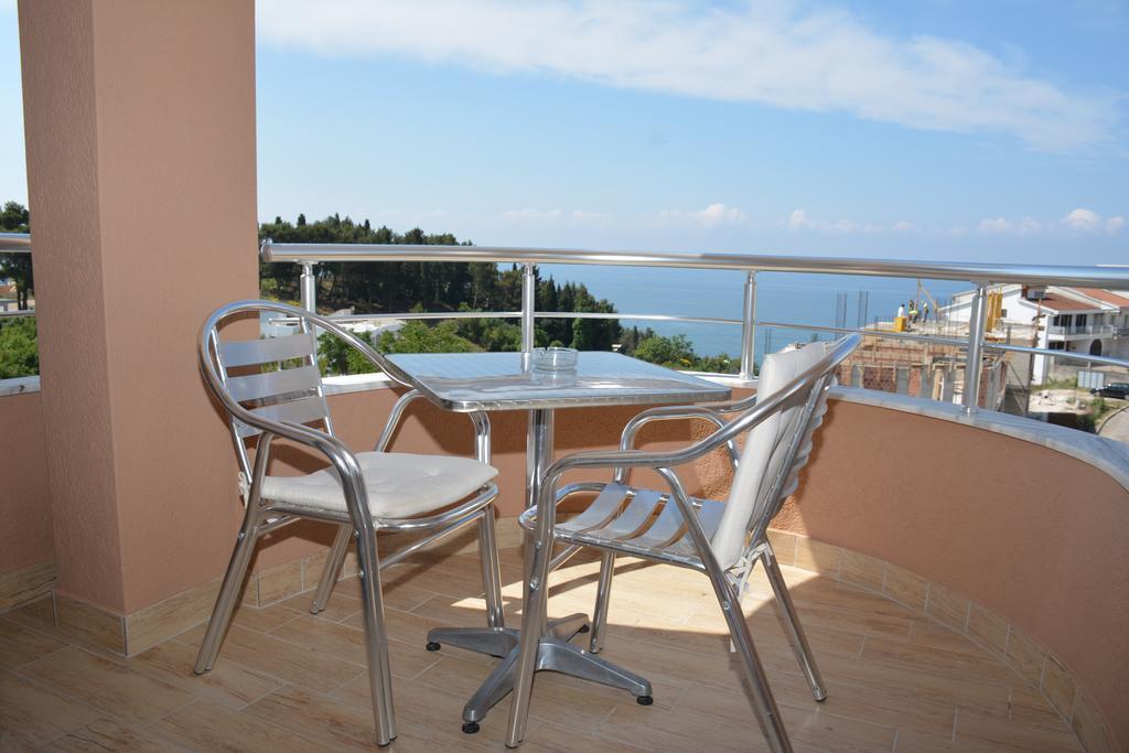 Guest House Evropa 2 Ulcinj Extérieur photo