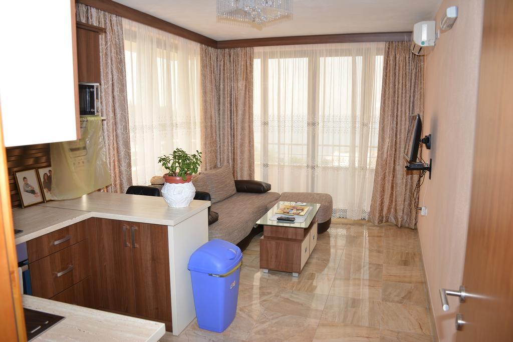 Guest House Evropa 2 Ulcinj Extérieur photo