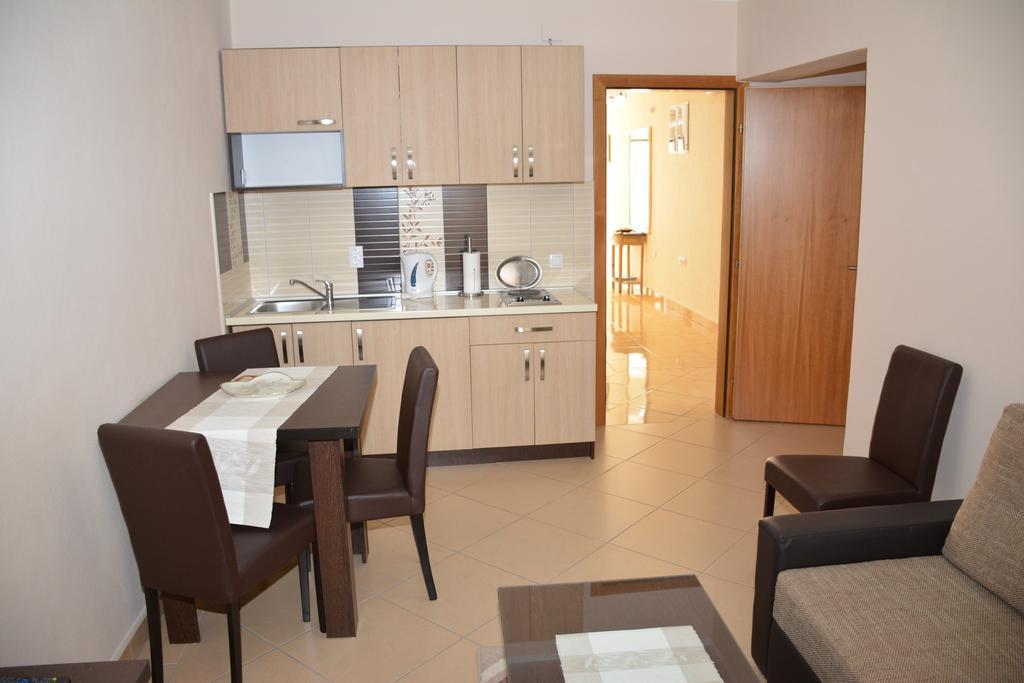 Guest House Evropa 2 Ulcinj Extérieur photo